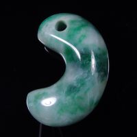 糸魚川小滝産翡翠勾玉