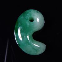 糸魚川小滝産翡翠勾玉