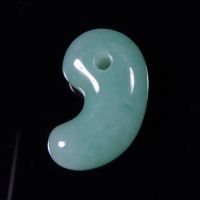 糸魚川小滝産翡翠勾玉