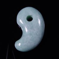 糸魚川産翡翠勾玉