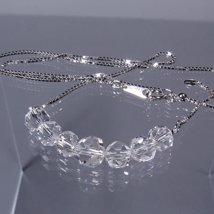 山梨県八幡山水晶連擦り32面カットペンダント