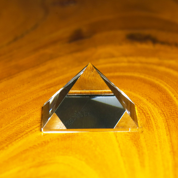 天然水晶ピラミッド＜黄金比＞ 