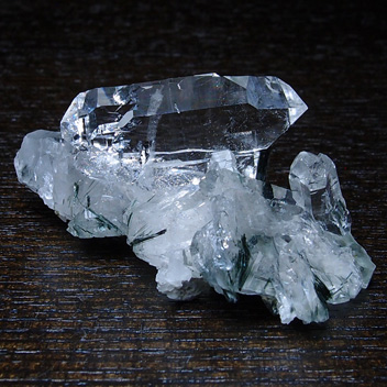 アルプス水晶原石（アクチノライトインクォーツ）