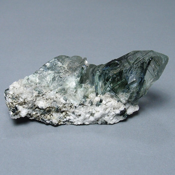 アルプス水晶原石（アクチノライトインクォーツ）